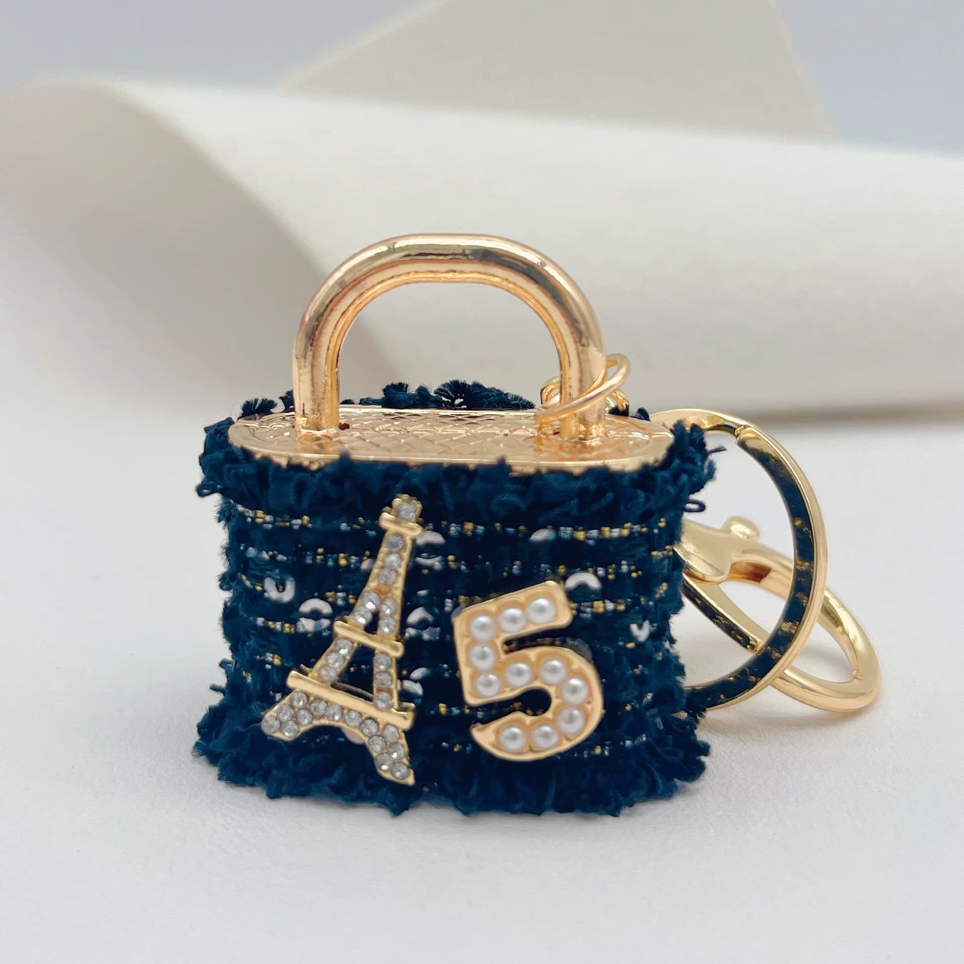 Luxury CC Eiffel Tower Car Key Chains Women Bag Handbag Pendants Plush Keychain Gift Jewelry